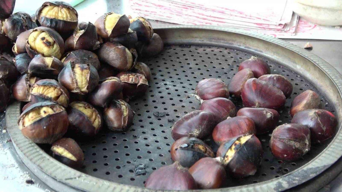 Denizli’de kestane satıcısı: Kestane fiyatları bu yıl 60 TL oldu