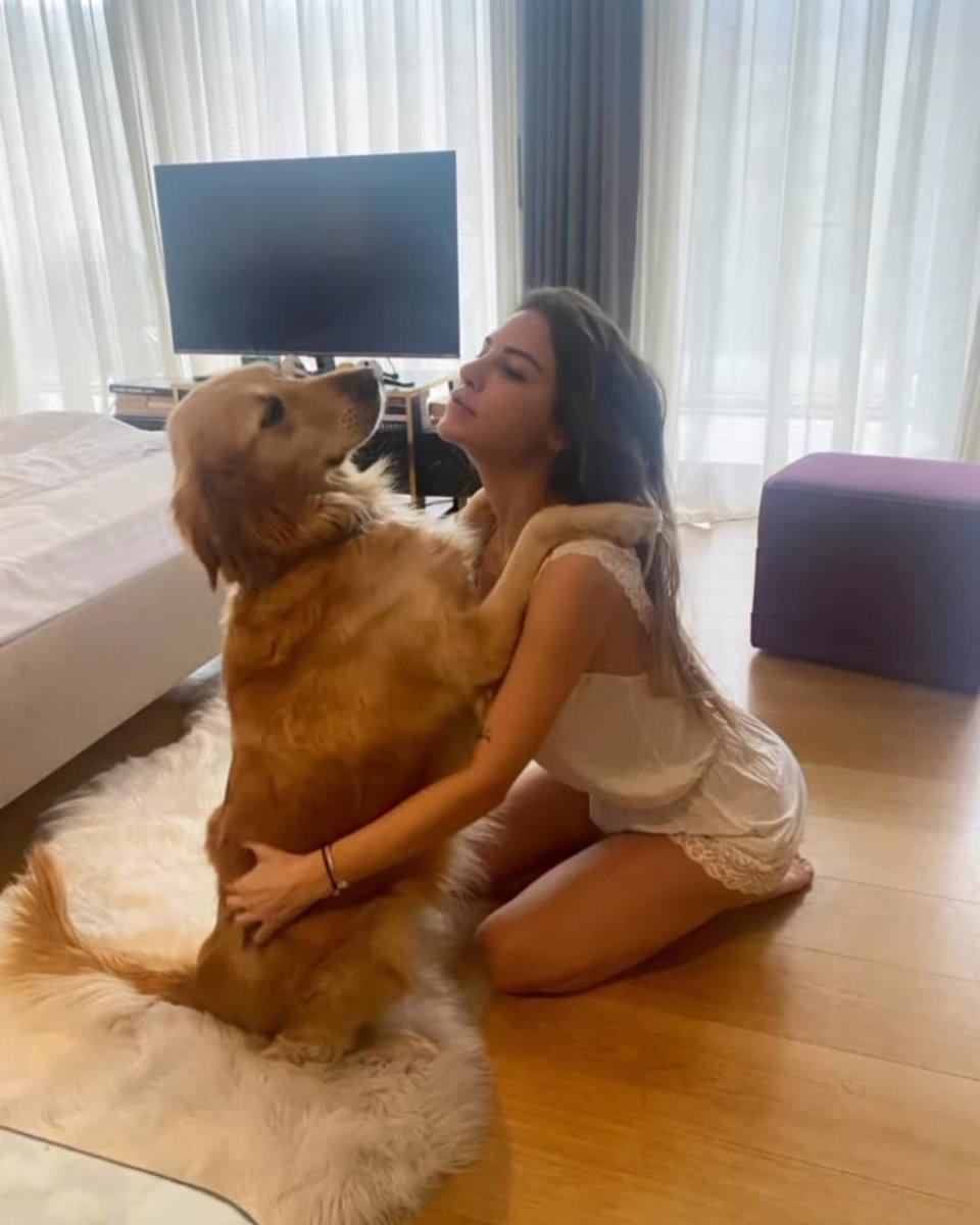 Yağmur Ünal, dantelli geceliğiyle fotoğraf paylaştı