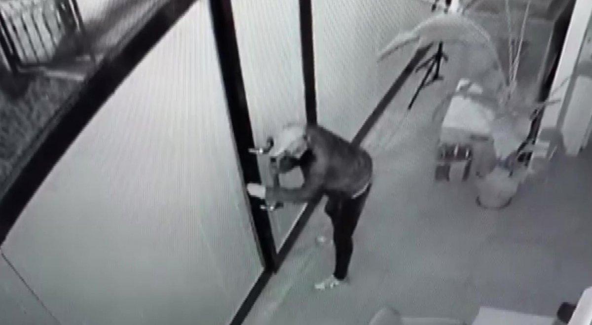 İstanbul'da 3 farklı işyerinde yaşanan hırsızlık kamerada