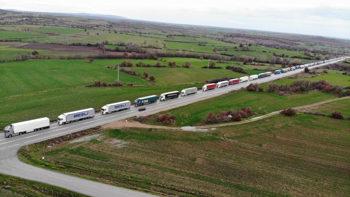 Hamzabeyli Sınırı'ndaki tır kuyrukları, ihracatın engellenmesine bağlandı