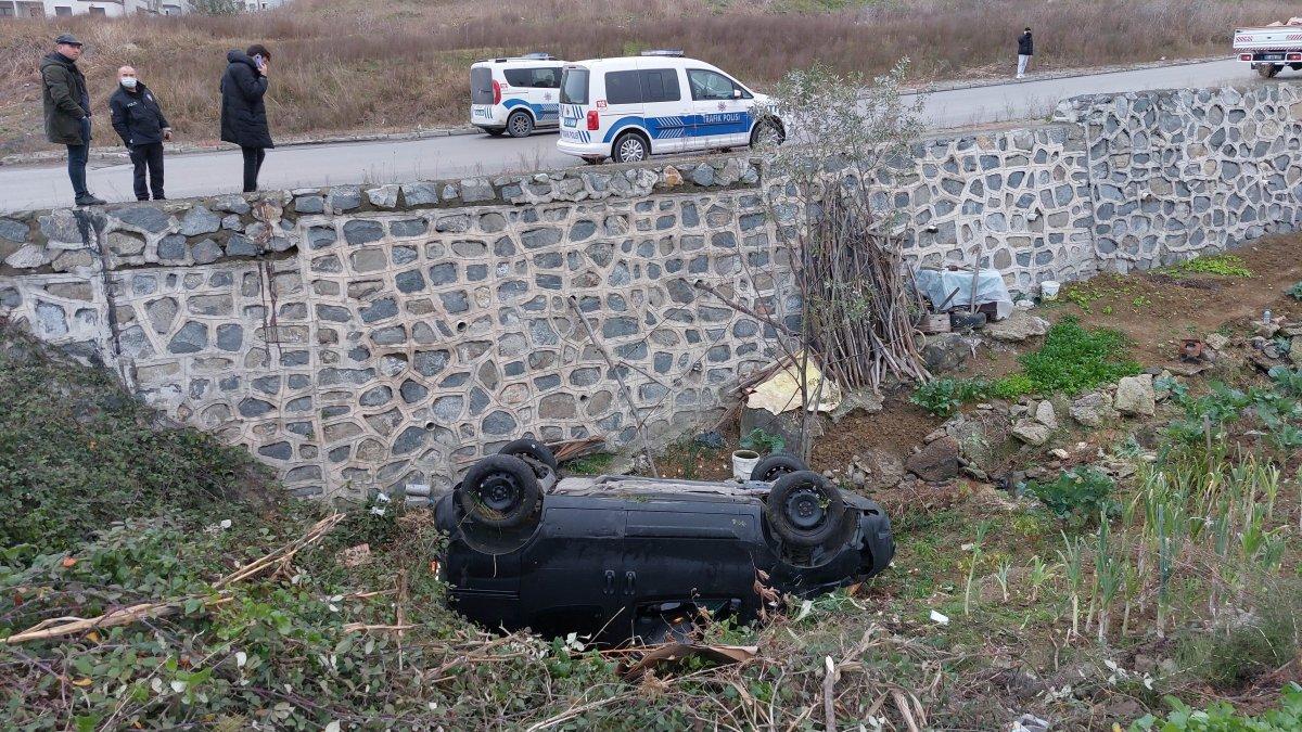 Samsun'da kontrolden çıkan araç kanala yuvarlandı