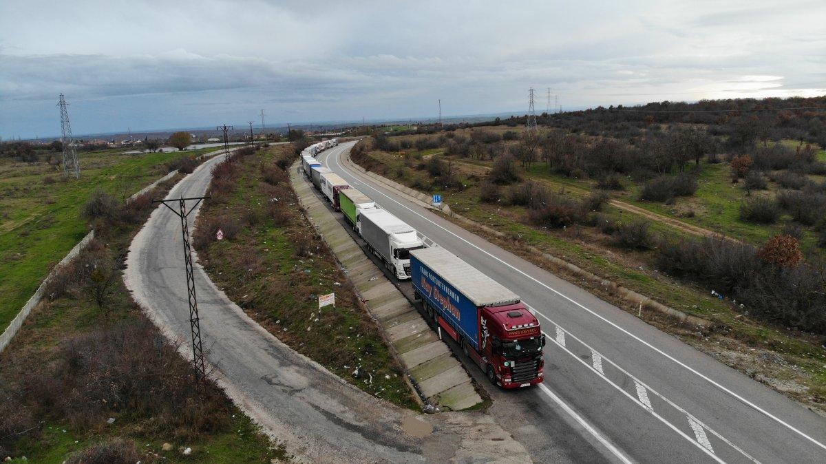 Hamzabeyli Sınırı'ndaki tır kuyrukları, ihracatın engellenmesine bağlandı