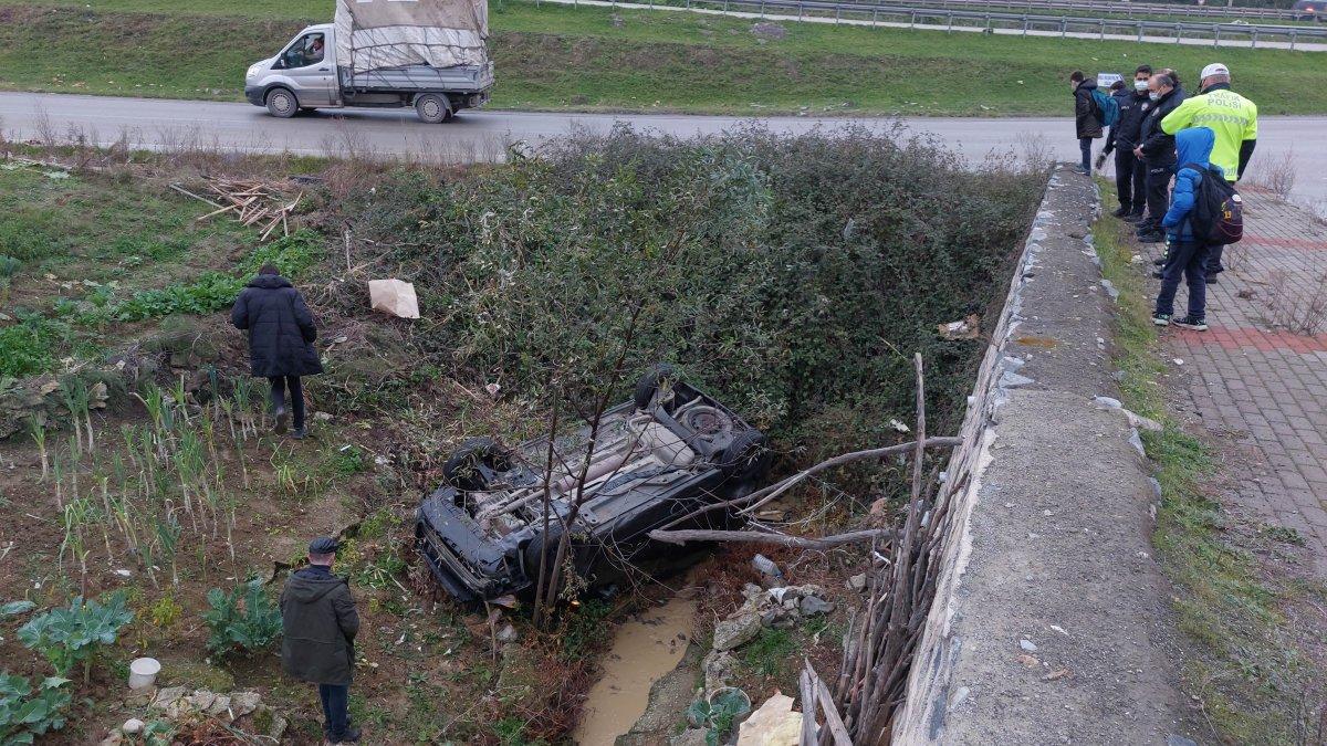 Samsun'da kontrolden çıkan araç kanala yuvarlandı