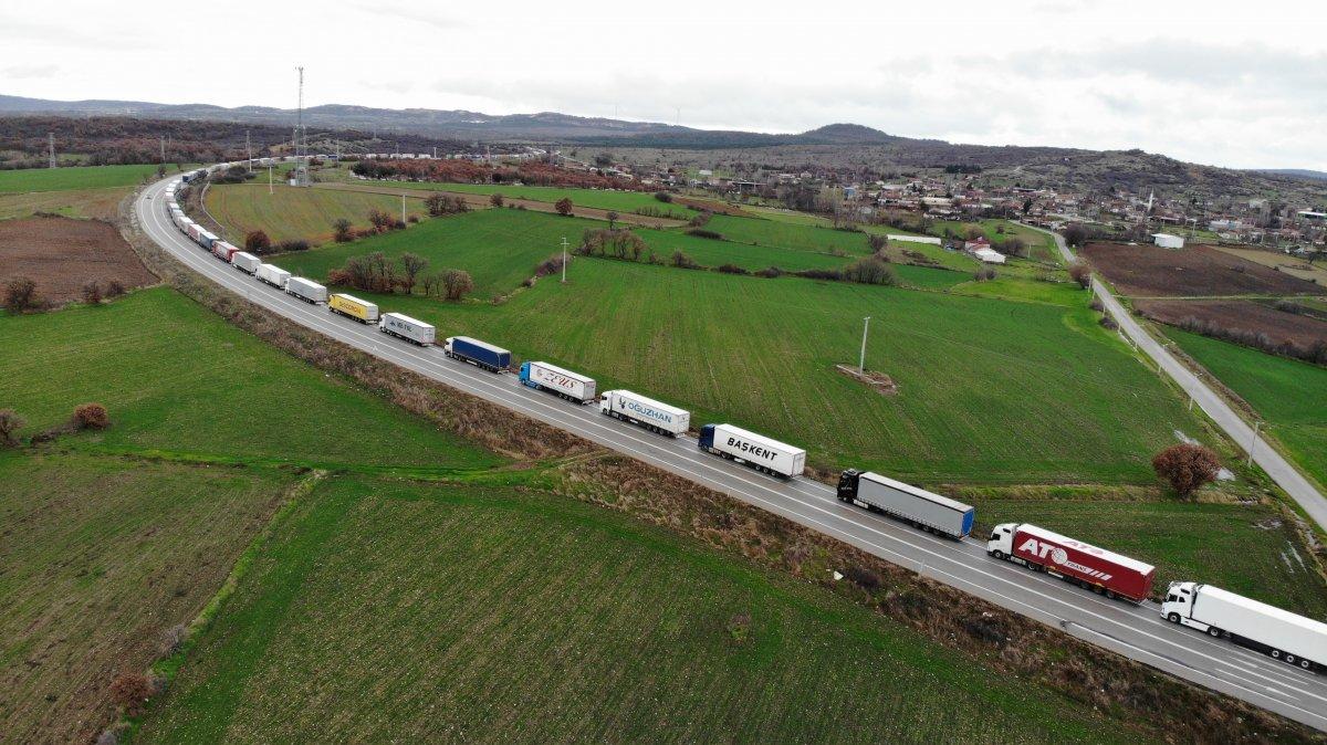 Hamzabeyli Sınırı'ndaki tır kuyrukları, ihracatın engellenmesine bağlandı
