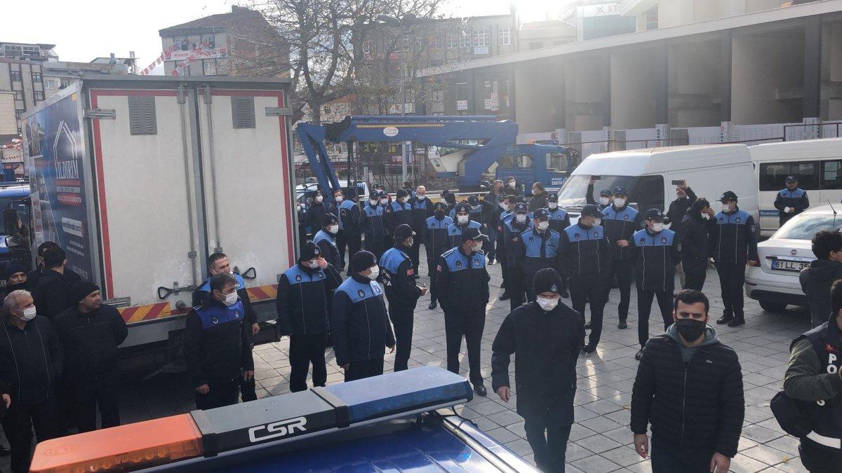 İBB zabıtasından Esenler'deki çay stantlarına müdahale