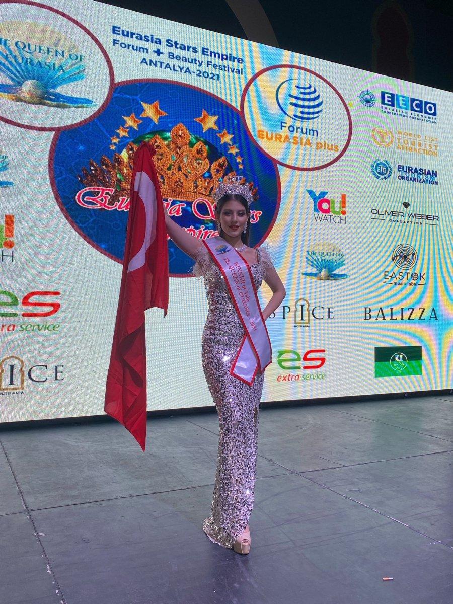 Türkiye'yi temsil eden Rus asıllı güzel, yarışmada birinci oldu