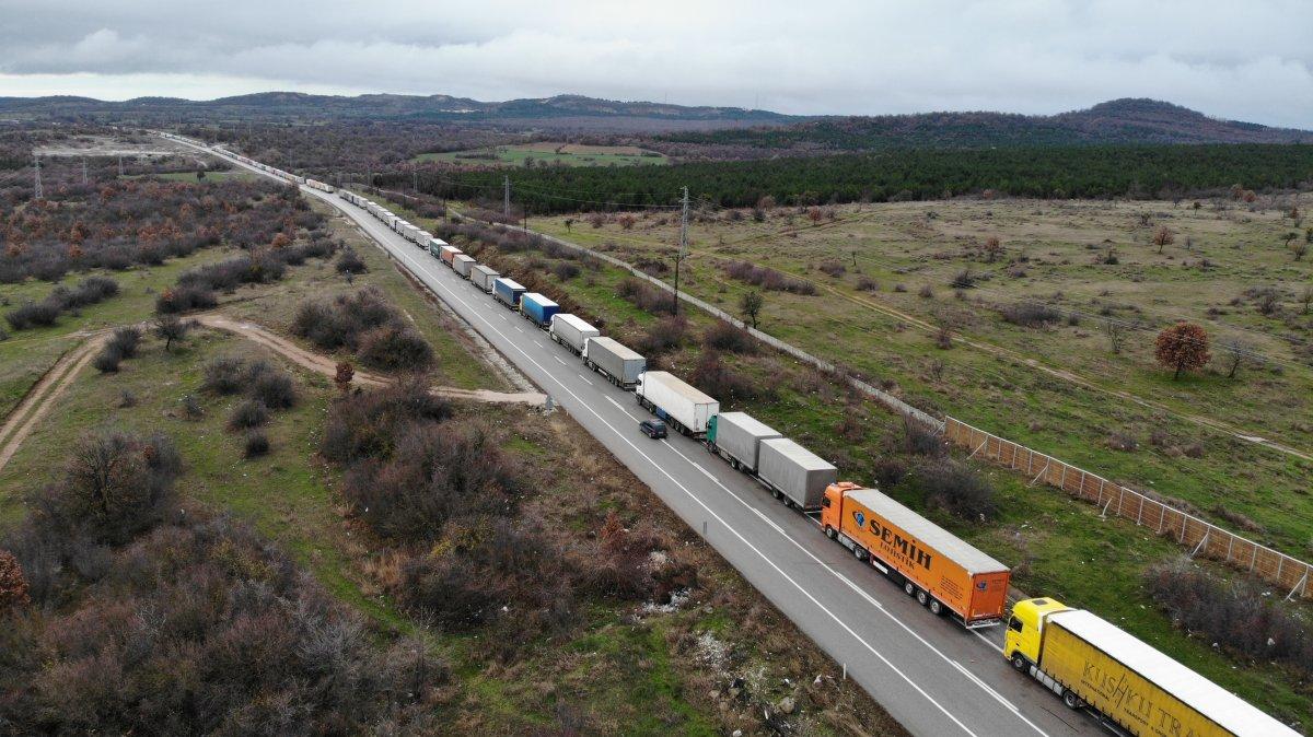 Hamzabeyli Sınırı'ndaki tır kuyrukları, ihracatın engellenmesine bağlandı