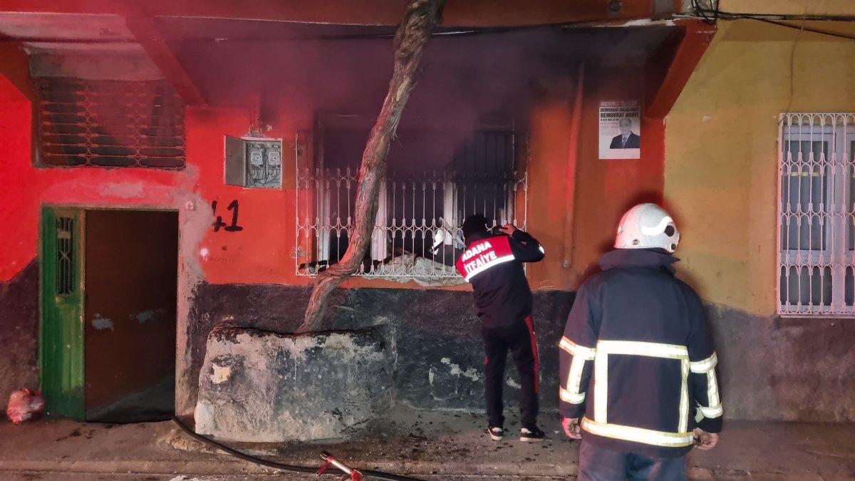 Adana'da, Suriyeli ailenin evinde yangın: Bilgisayarlar yandı