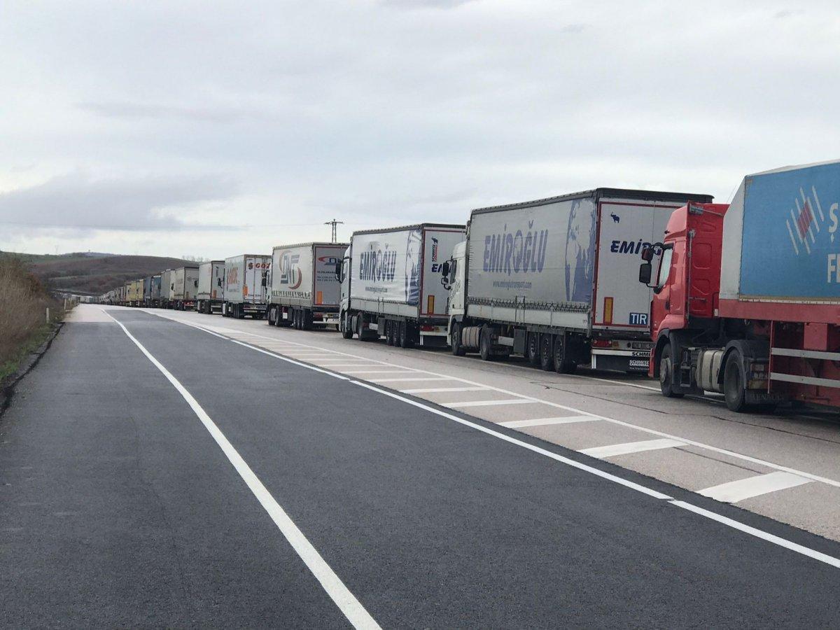 Hamzabeyli Sınırı'ndaki tır kuyrukları, ihracatın engellenmesine bağlandı