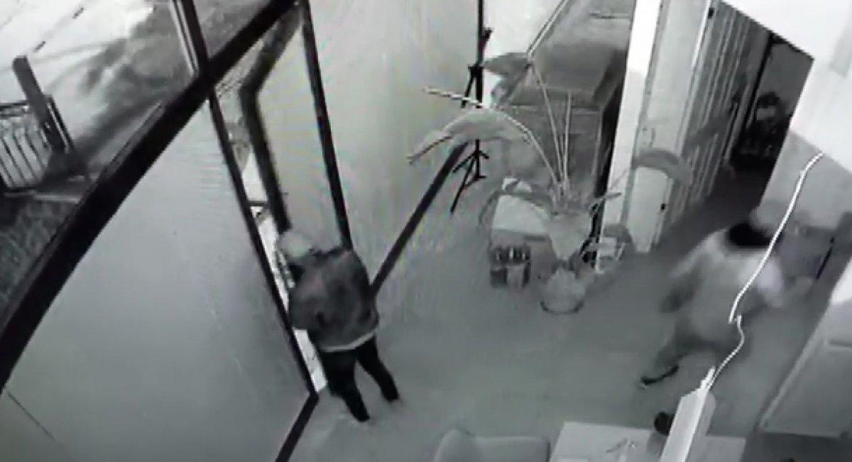 İstanbul'da 3 farklı işyerinde yaşanan hırsızlık kamerada