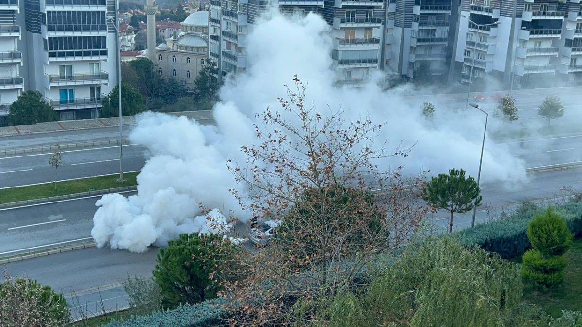 Denizli'deki araba egzozu, Antalya yolundaki trafiği aksattı