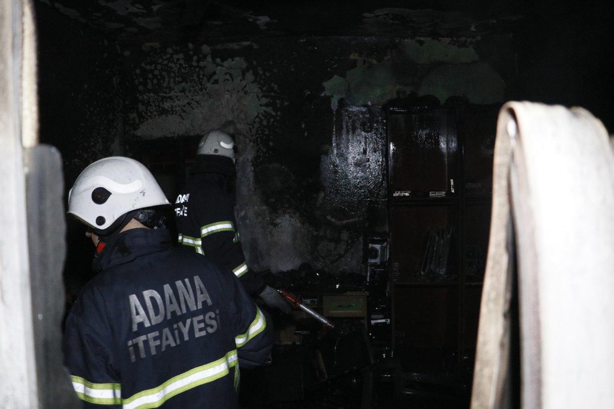 Adana'da, Suriyeli ailenin evinde yangın: Bilgisayarlar yandı