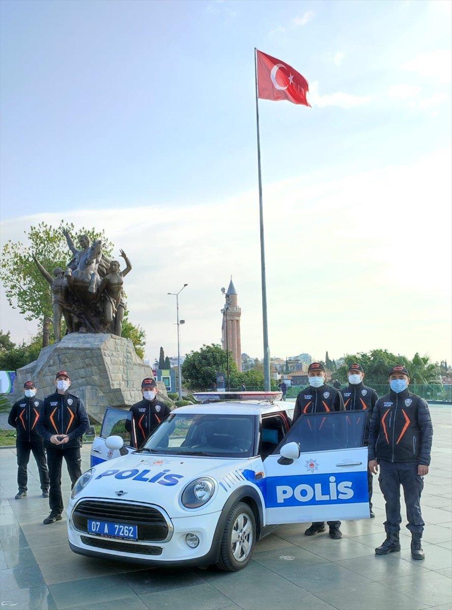 Antalya'da turizm polisleri göreve başladı