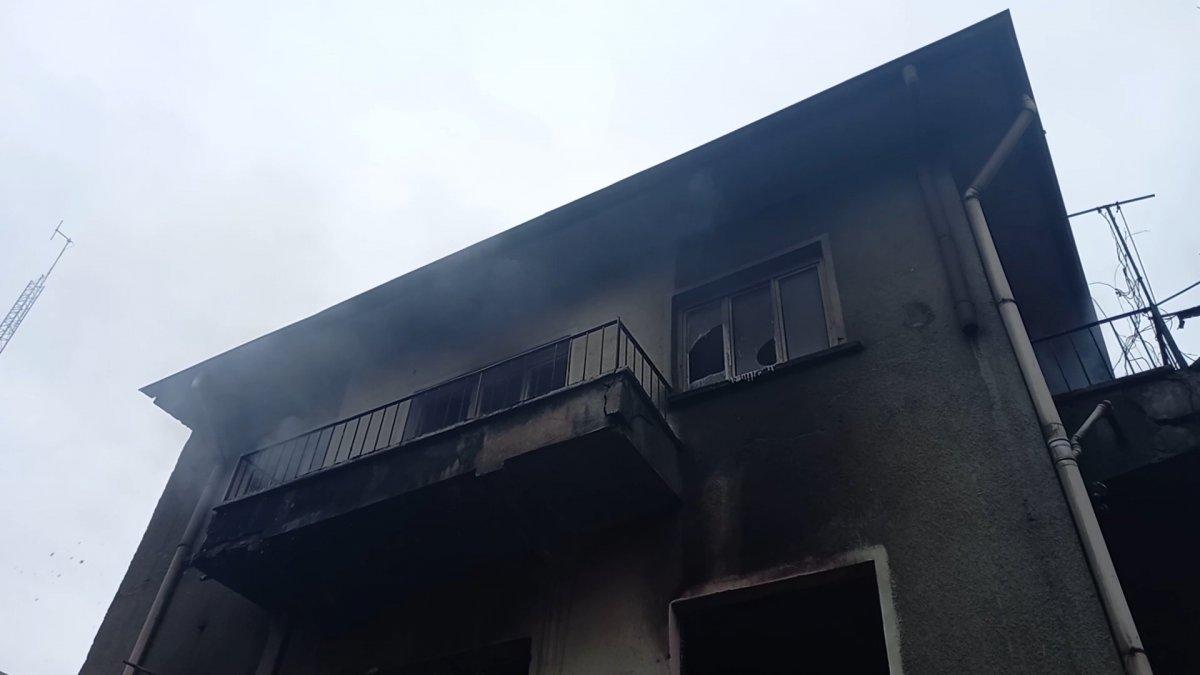 Kırıkkale'de bir şahıs yaktığı kanepeye oturup bali çekti