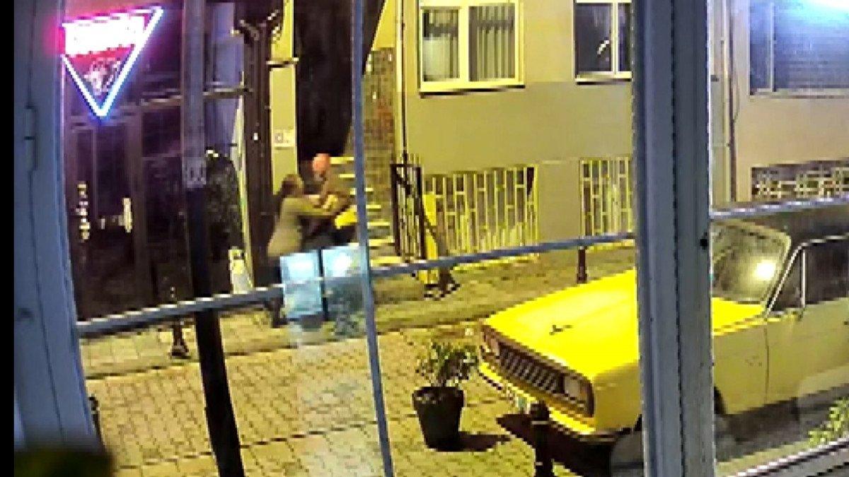 Kadıköy’de, sokak ortasında idrar yapma kavgası kamerada