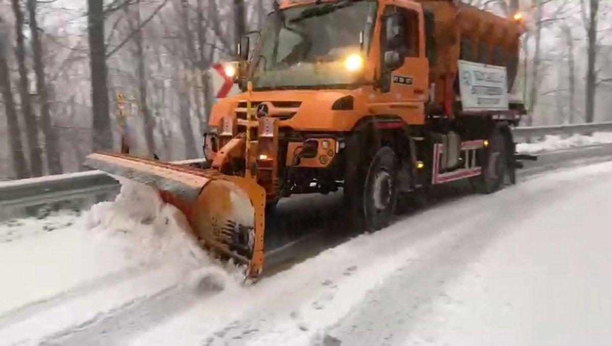 Kartepe'de beklenen kar yağışı başladı