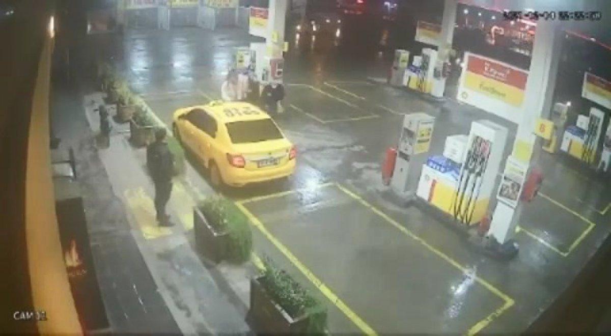 Kocaeli'de ücret isteyen taksiciyi bıçakladılar