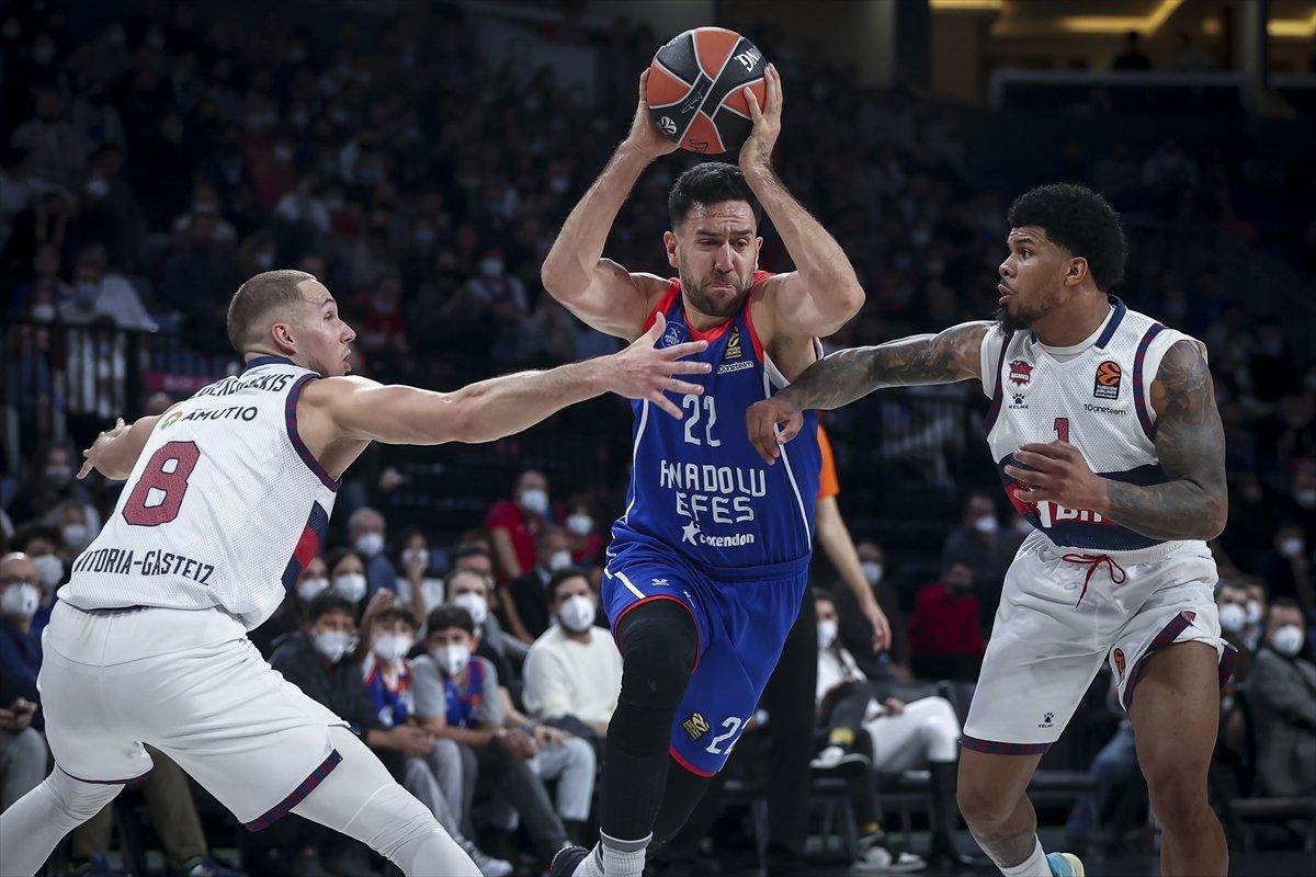Anadolu Efes EuroLeague'de Bitci Baskonia'yı yendi