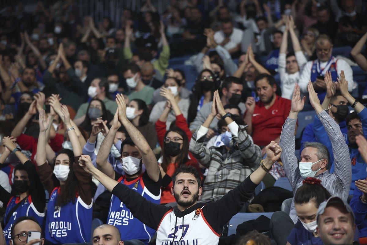 Anadolu Efes EuroLeague'de Bitci Baskonia'yı yendi