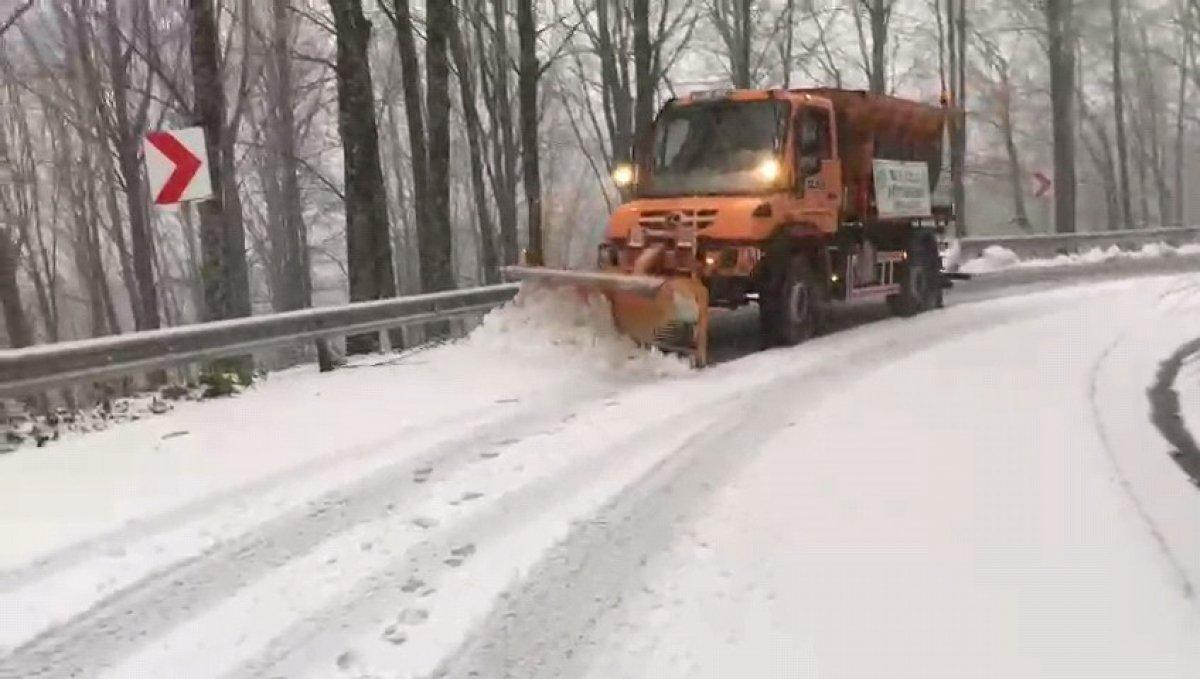 Kartepe'de beklenen kar yağışı başladı