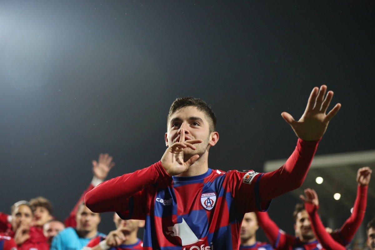 Burak İnce, Altınordu'ya omuzlarda veda etti