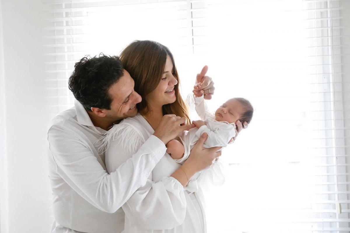 Derya Baykal, torununu paylaştı