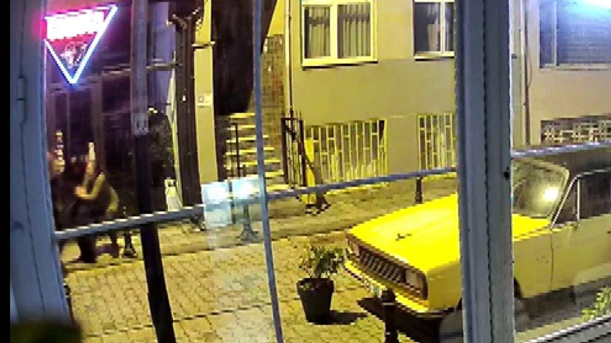 Kadıköy’de, sokak ortasında idrar yapma kavgası kamerada