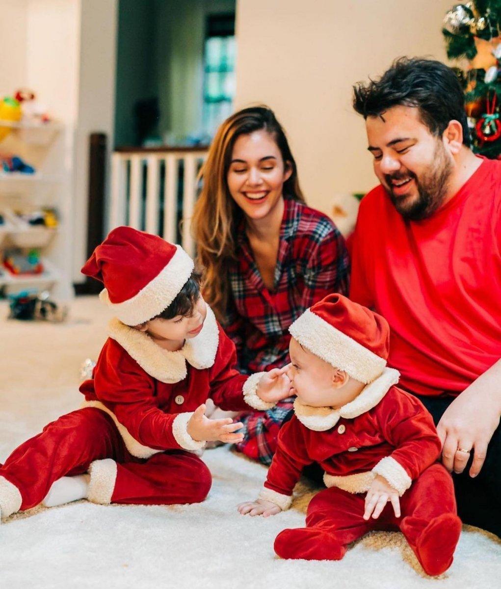 Berfu Yenenler ve Eser Yenenler'den  yeni yıl pozu