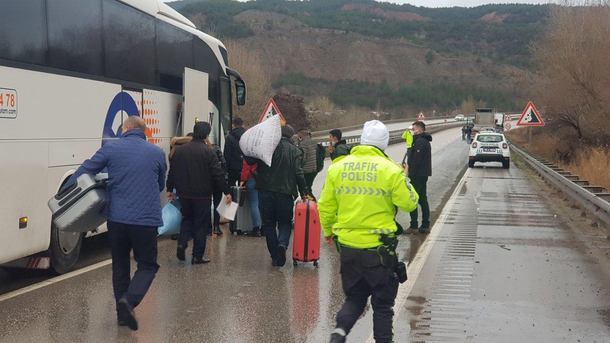 Karabük'te yolcu otobüsü bariyerlere çarptı, faciadan dönüldü