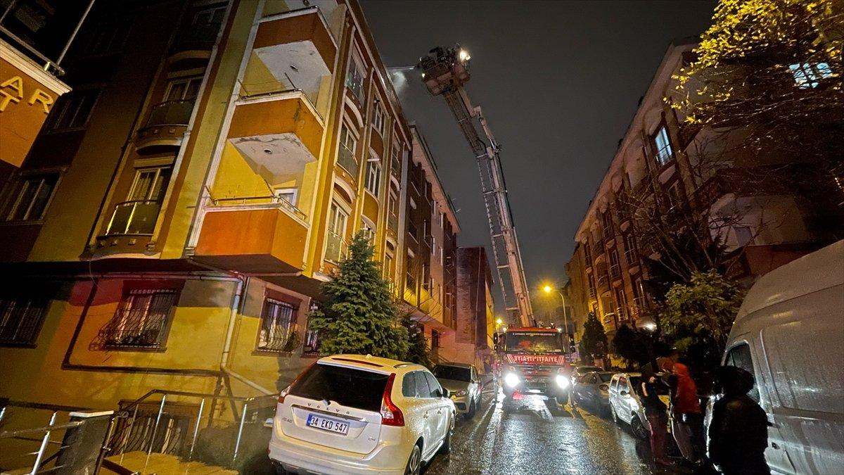 Çekmeköy’de binanın çatısında yangın çıktı