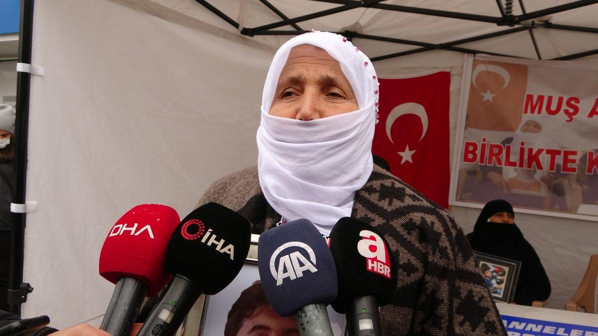 Muş’ta PKK’dan kaçtı, evlat nöbetine katıldı