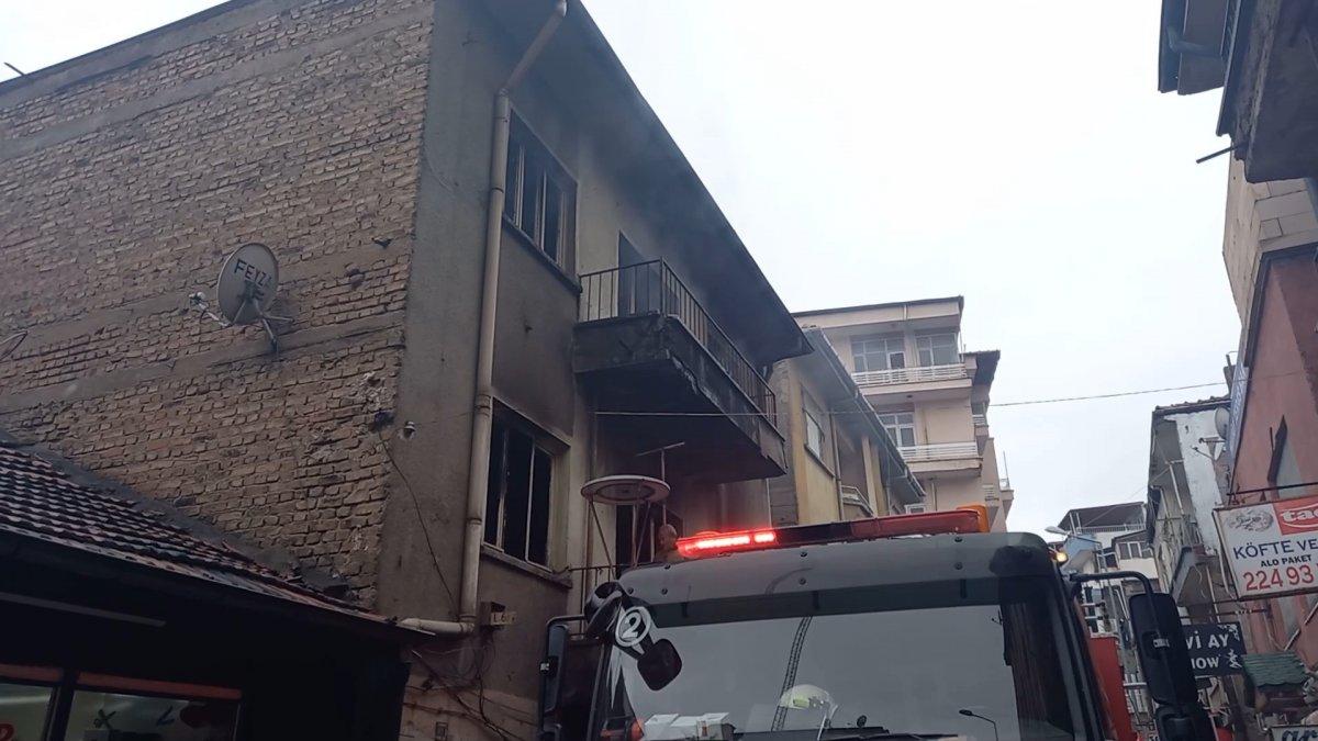 Kırıkkale'de bir şahıs yaktığı kanepeye oturup bali çekti