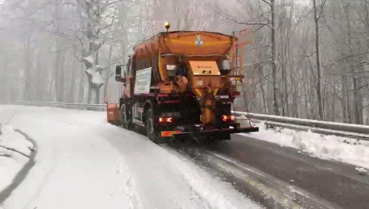 Kartepe'de beklenen kar yağışı başladı