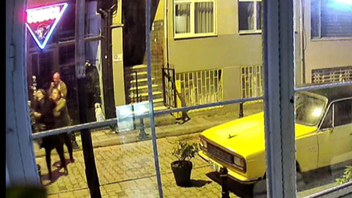 Kadıköy’de, sokak ortasında idrar yapma kavgası kamerada