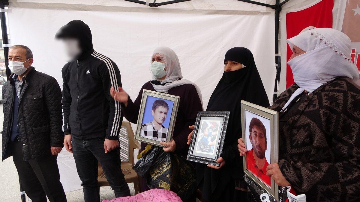 Muş’ta PKK’dan kaçtı, evlat nöbetine katıldı