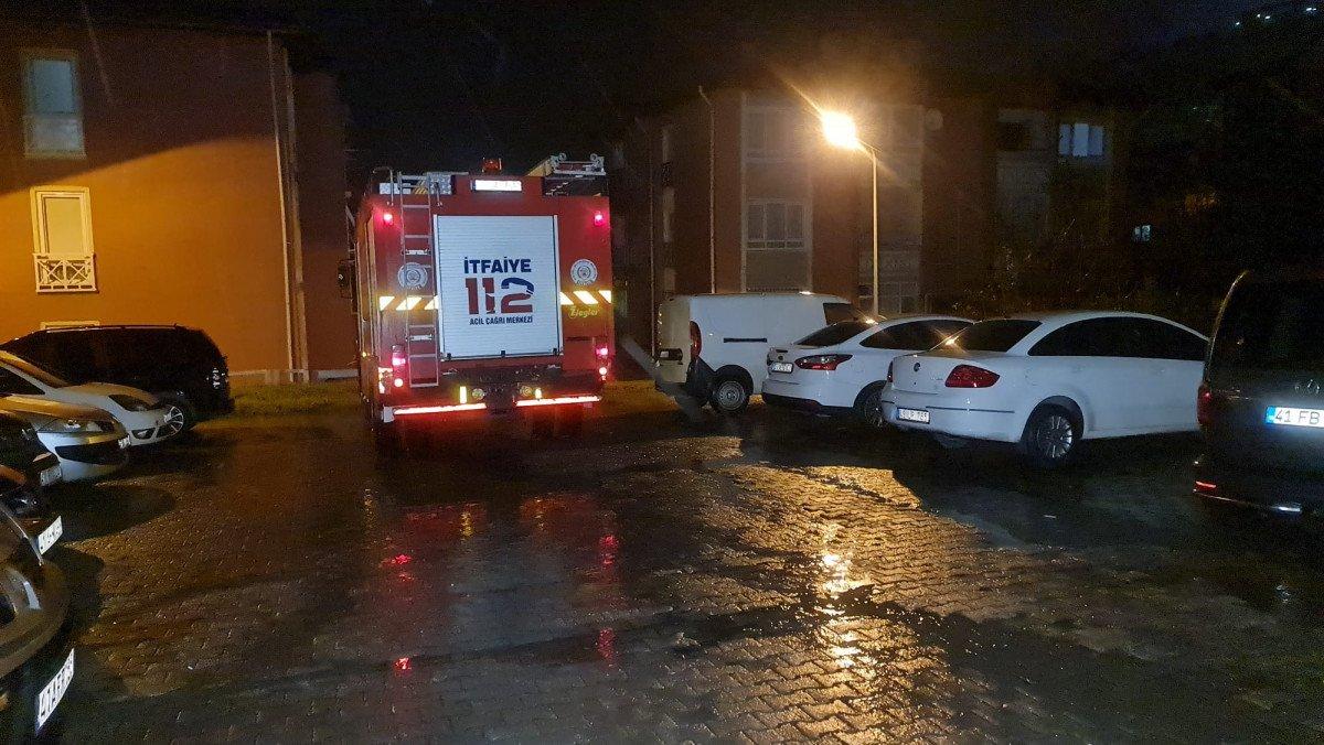 Kocaeli'de apartmanın giriş ve bodrum katlarını su bastı