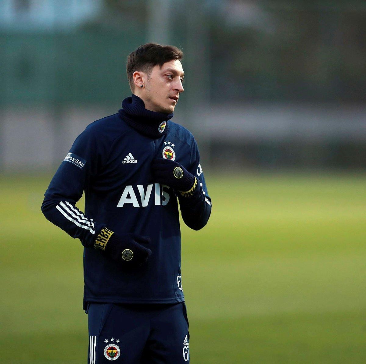 Arsenal taraftarı ve İngiliz medyasında gündem: Mesut Özil