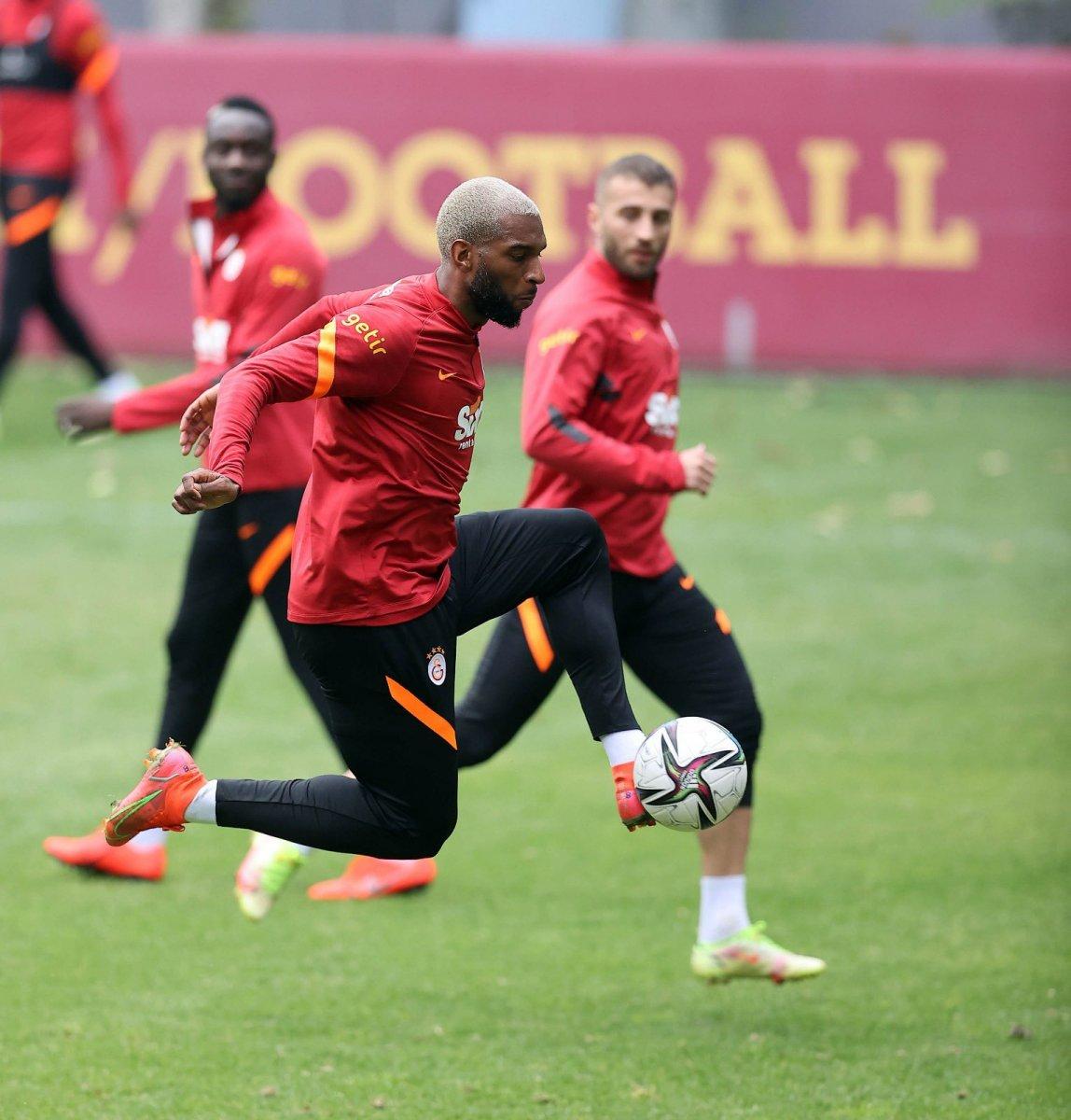 Galatasaray'da Ryan Babel ve Sofiane Feghouli yolcu