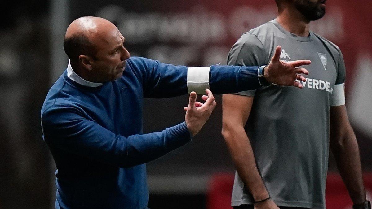 Estoril, Pinheiro için tazminat istiyor