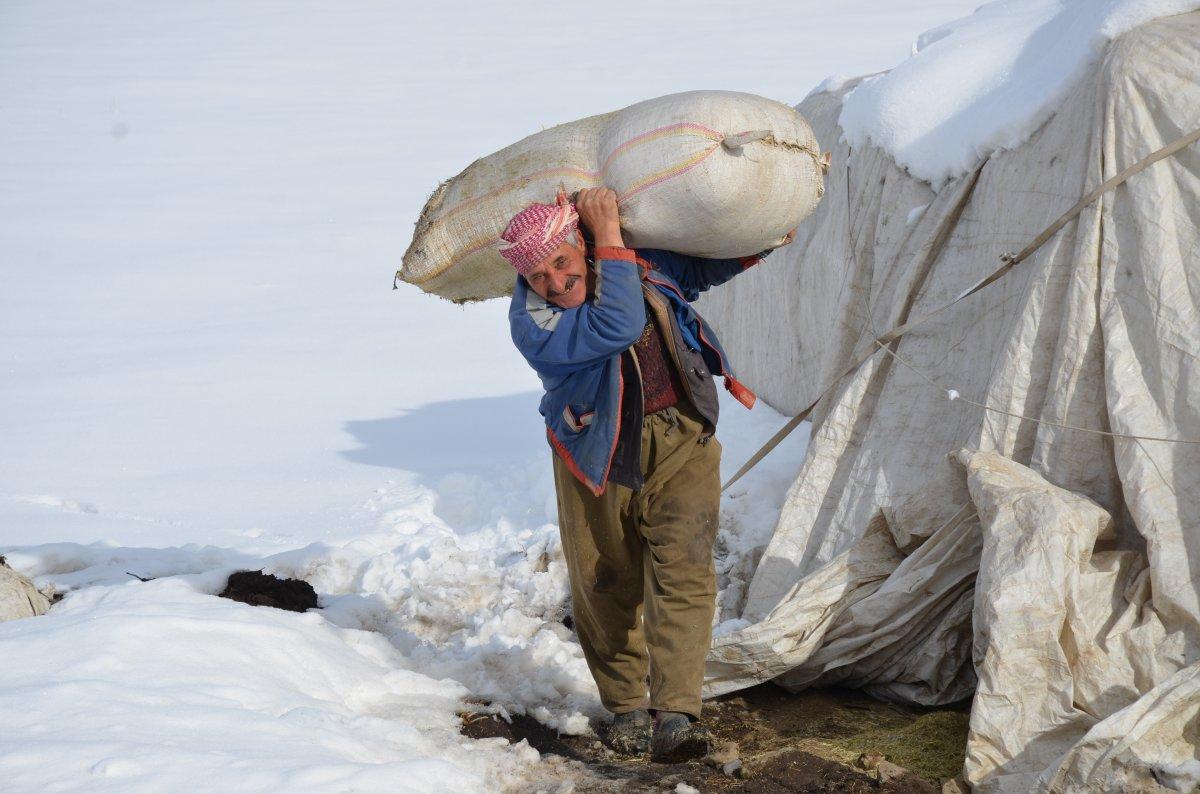 Şırnak'taki adam, 4 yıldır eksi 30 derece olan yaylada yaşıyor