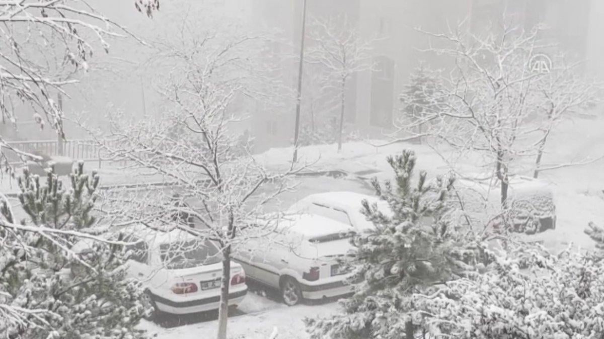 Ankara'da kar yüksek ilçeleri beyaza bürüdü