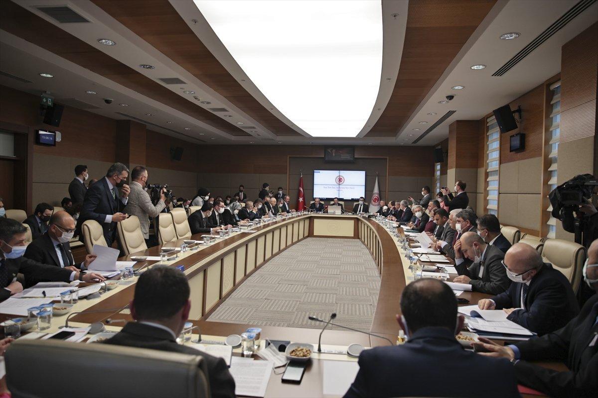 Stokçuluk, LPG rafinecileri ve limanlara ilişkin düzenleme, Komisyon'da