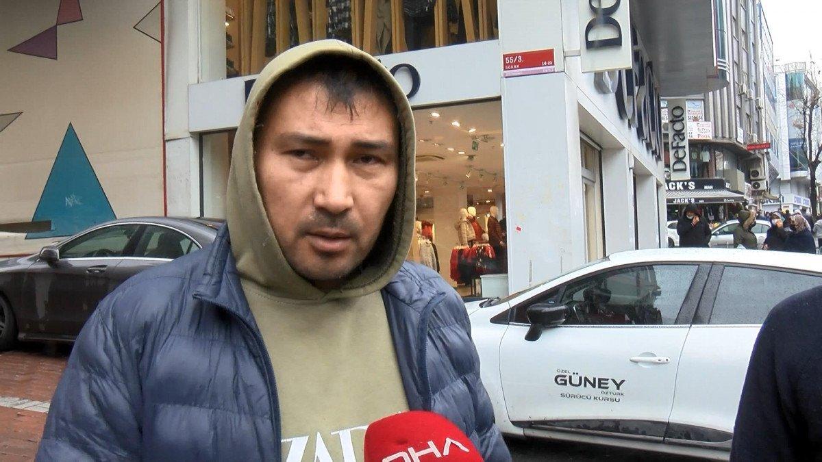 Zeytinburnu’nda elindeki sopa ile ön kesip saldırdı