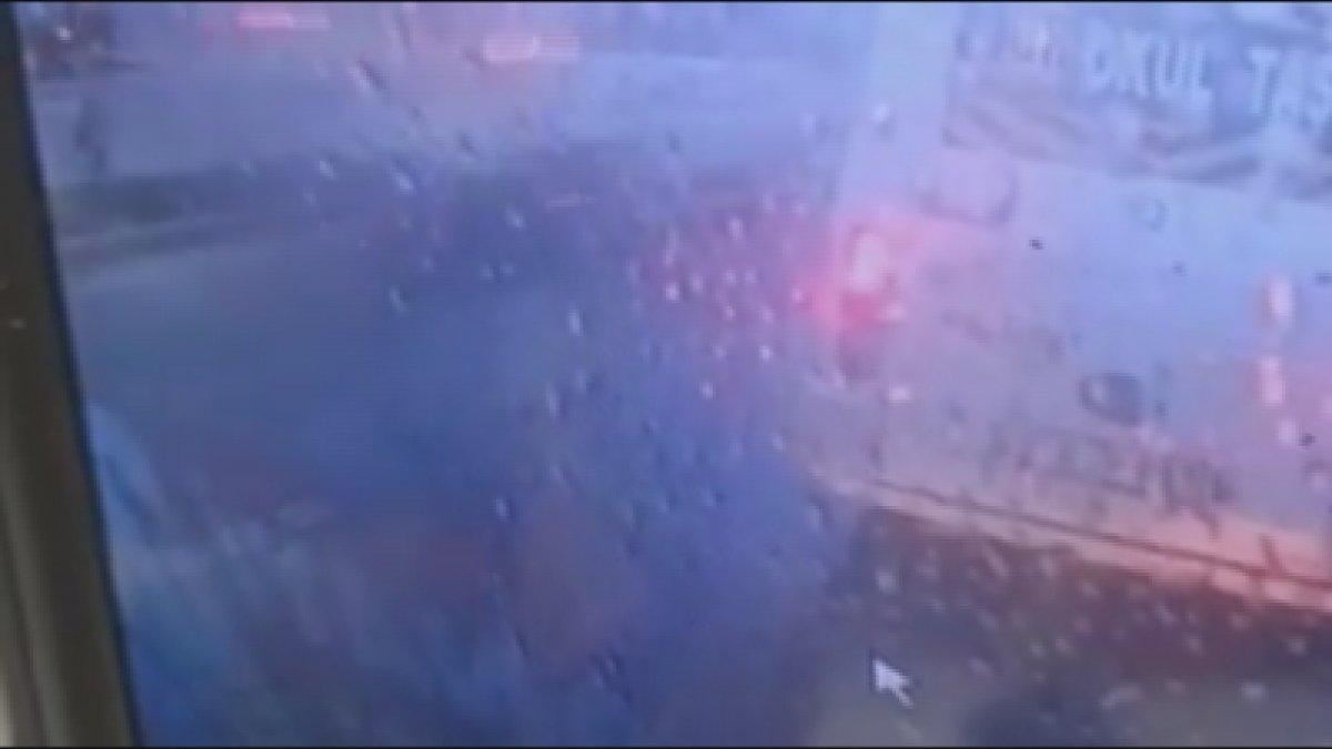 Afyonkarahisar'da servisten inen liseli kıza araç çarptı