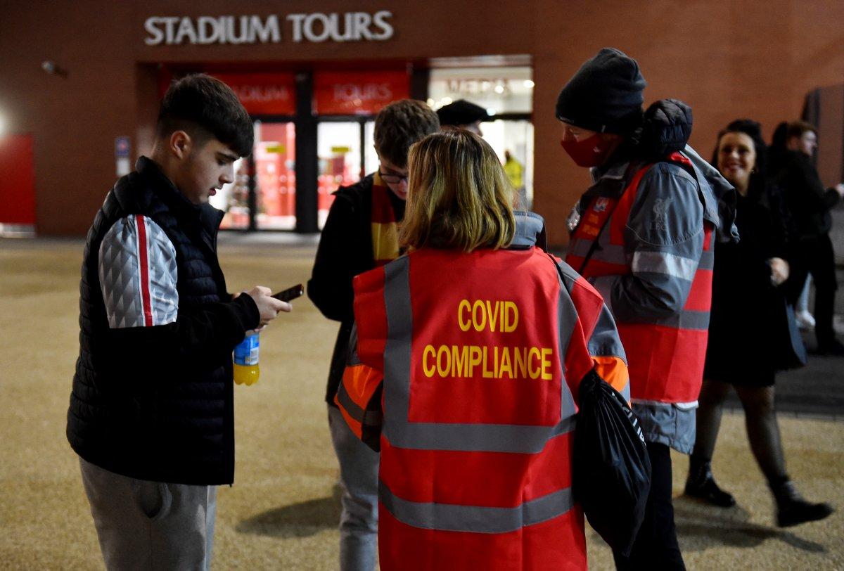 İngiltere Premier Lig'de 4 maç daha ertelendi