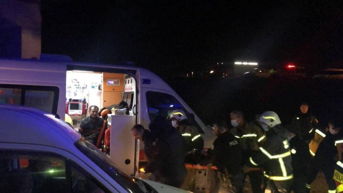 Gemlik’te fabrika işçilerini taşıyan minibüs köprü inşaatına uçtu