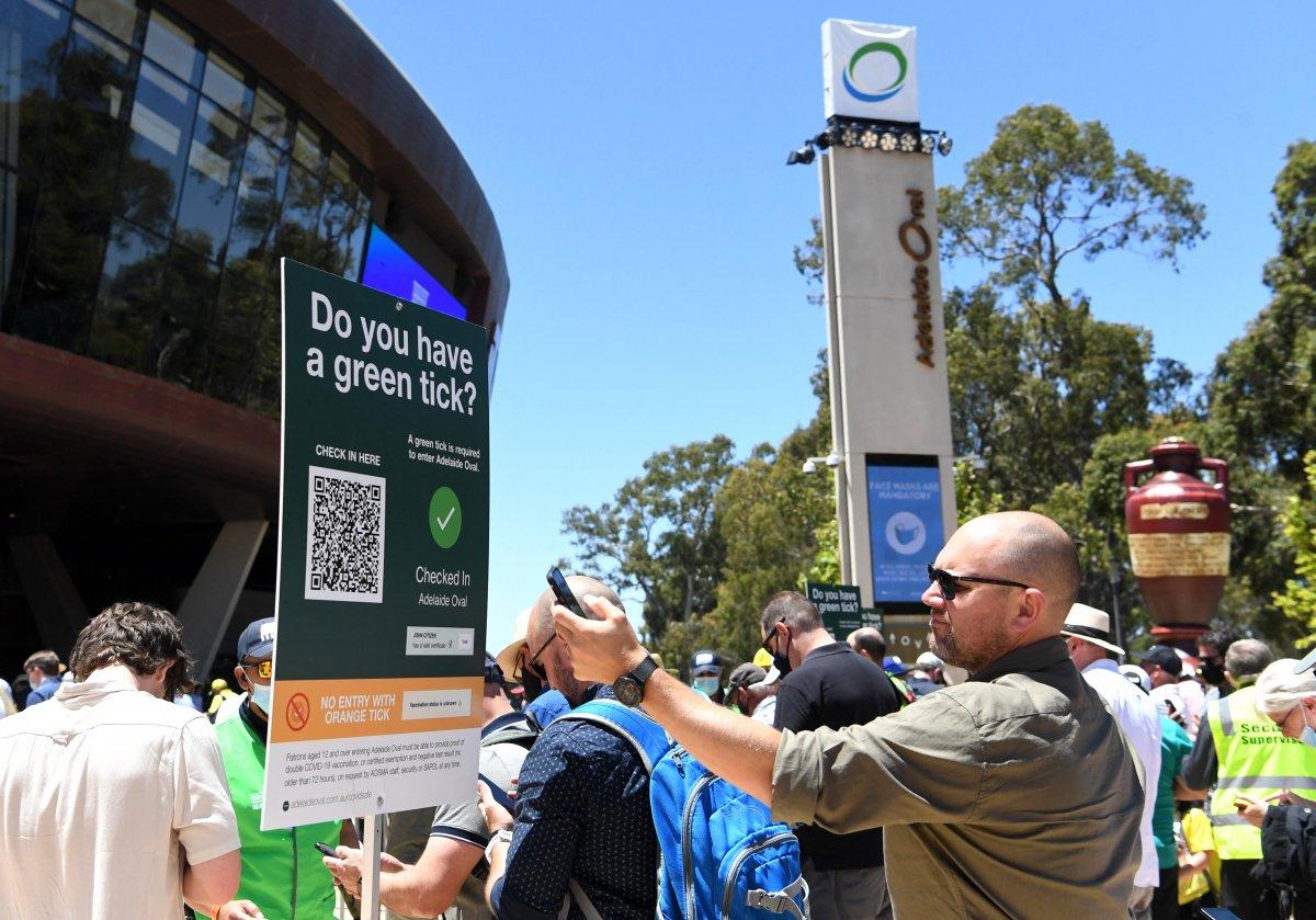 İngiltere Premier Lig'de 4 maç daha ertelendi