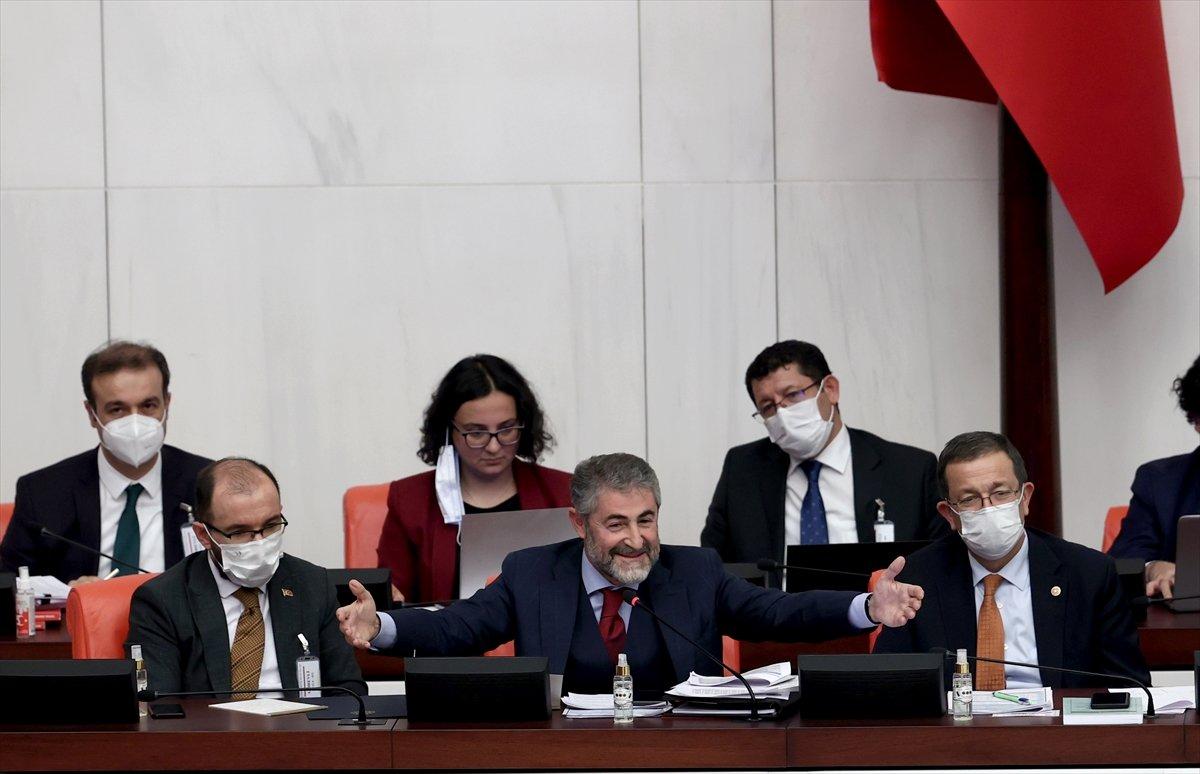 Nureddin Nebati'yle Özgür Özel arasında ekonomi eğitimi tartışması