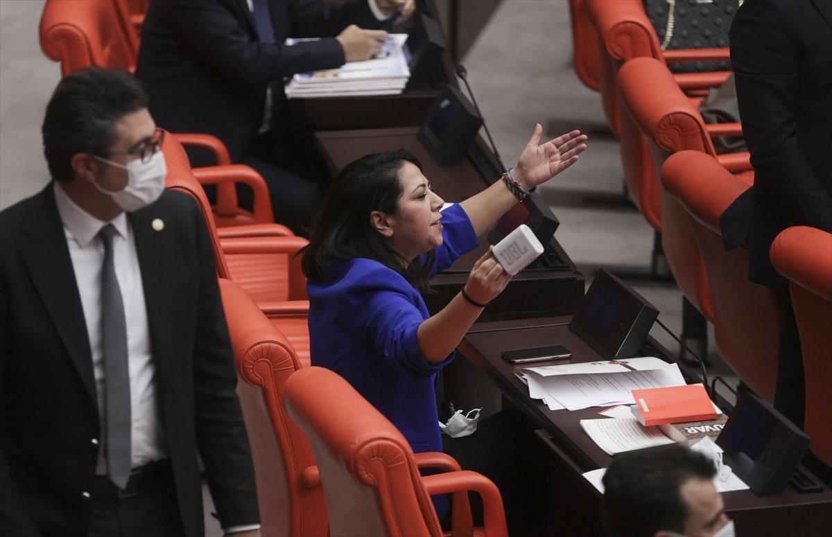 TBMM'de Fuat Oktay konuşurken hoparlörden müzik açan TİP milletvekili Sera Kadıgil'e ceza