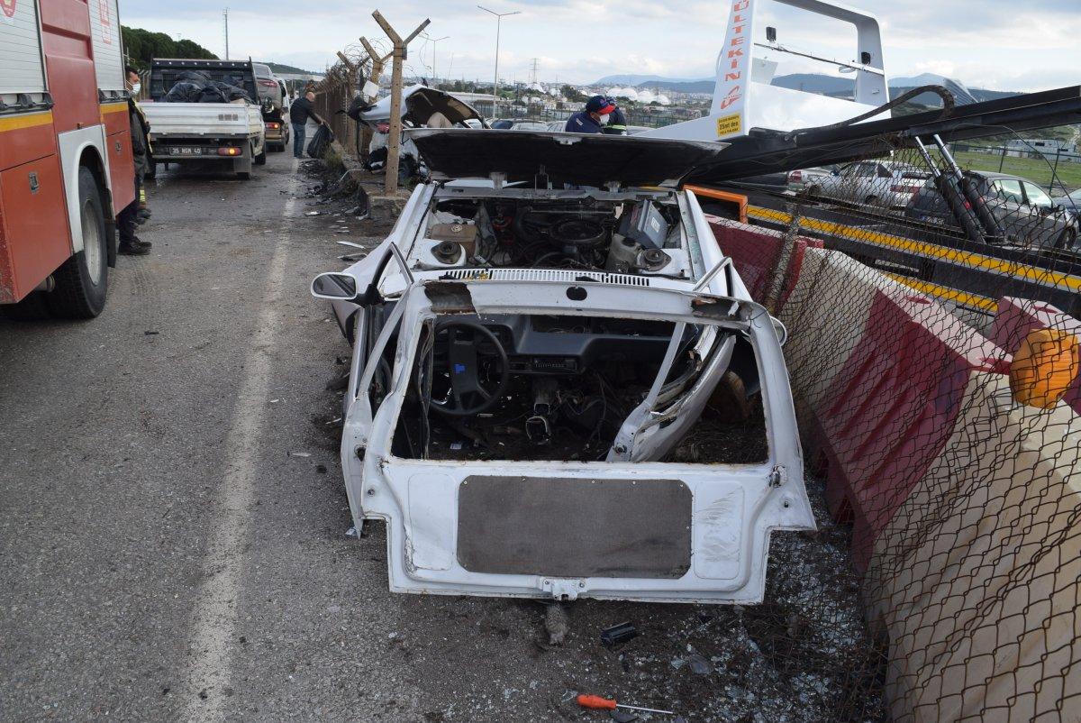 İzmir'de feci kaza: Otomobil ikiye bölündü